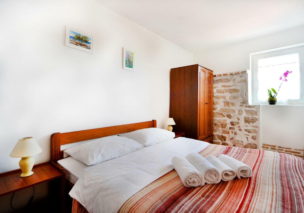 Old Town Vrsar, Apartments Danica & Zoran Exterior photo