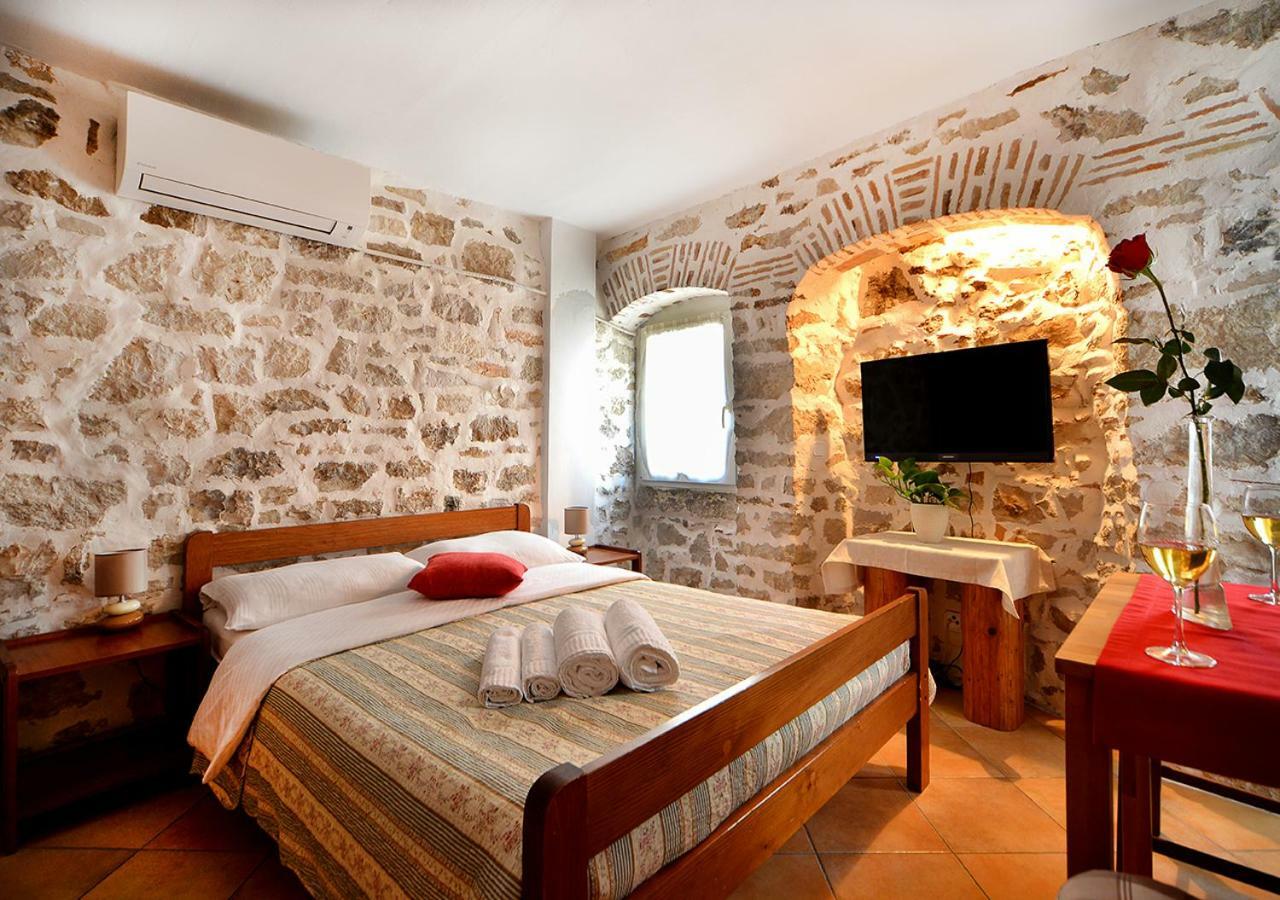 Old Town Vrsar, Apartments Danica & Zoran Exterior photo